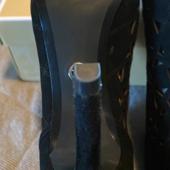MICHAEL Michael Kors Ivy Bootie. Black. Size 10. - Picture 10 of 16